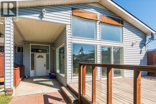 708 10Th Street, Castlegar, BC - Outdoor With Exterior