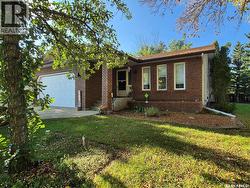 502 Hunt STREET  Radville, SK S0C 2G0