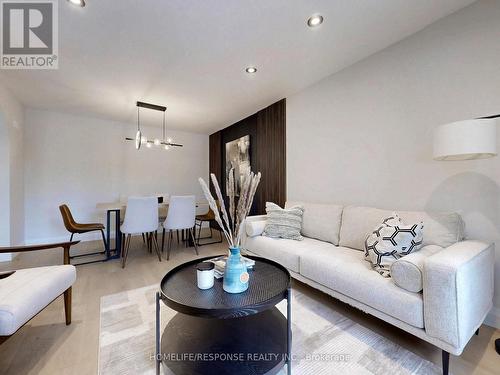 776 Garth Street, Hamilton, ON - Indoor Photo Showing Living Room