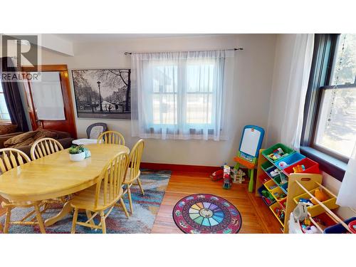 2071 Blackwater Road, Quesnel, BC - Indoor Photo Showing Dining Room