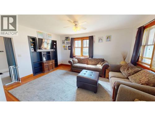 2071 Blackwater Road, Quesnel, BC - Indoor Photo Showing Living Room