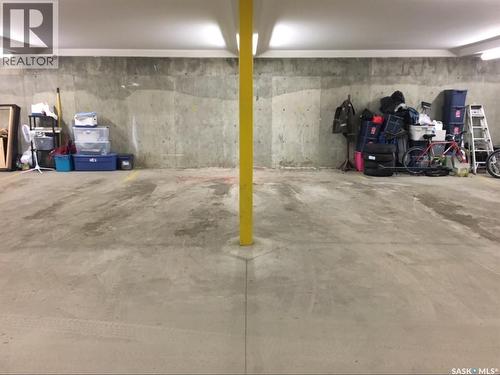 3 3225 Woodhams Drive E, Regina, SK - Indoor Photo Showing Garage