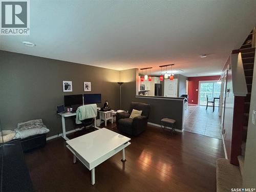 3 3225 Woodhams Drive E, Regina, SK - Indoor