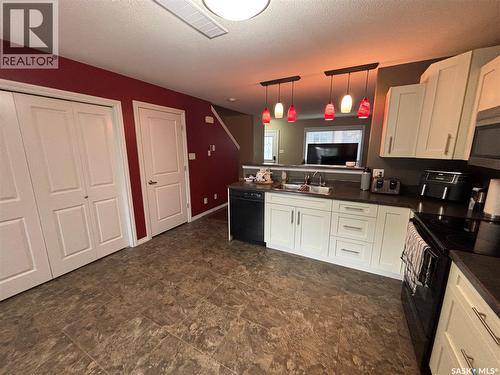 3 3225 Woodhams Drive E, Regina, SK - Indoor Photo Showing Kitchen