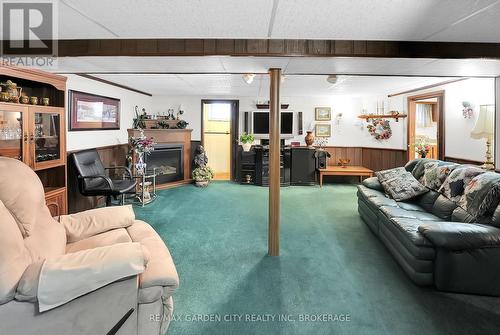 248 Wallace Avenue S, Welland (Lincoln/Crowland), ON - Indoor Photo Showing Living Room With Fireplace