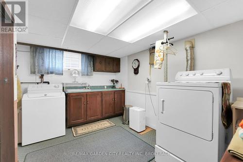 248 Wallace Avenue S, Welland (Lincoln/Crowland), ON - Indoor Photo Showing Laundry Room