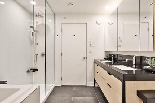 Salle de bains attenante à la CCP - 2010-60 Rue De L'Éclipse, Brossard, QC - Indoor Photo Showing Bathroom