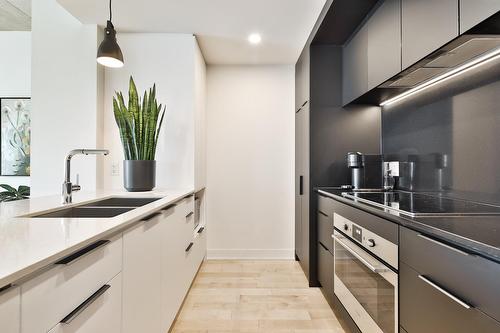 Cuisine - 2010-60 Rue De L'Éclipse, Brossard, QC - Indoor Photo Showing Kitchen With Double Sink With Upgraded Kitchen