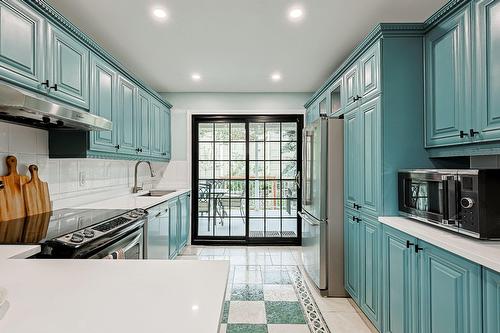 Kitchen - 12184 Av. Colbert, Montréal (Ahuntsic-Cartierville), QC - Indoor Photo Showing Kitchen With Upgraded Kitchen