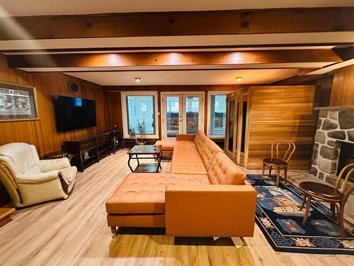 Family room - 12184 Av. Colbert, Montréal (Ahuntsic-Cartierville), QC - Indoor With Fireplace