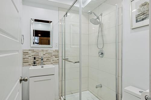 Bathroom - 12184 Av. Colbert, Montréal (Ahuntsic-Cartierville), QC - Indoor Photo Showing Bathroom