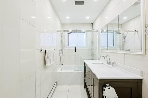 Bathroom - 12184 Av. Colbert, Montréal (Ahuntsic-Cartierville), QC - Indoor Photo Showing Bathroom