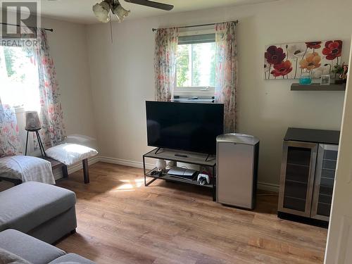 21 Eley Rd, Iron Bridge, ON - Indoor Photo Showing Living Room