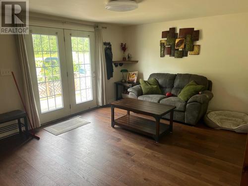 21 Eley Rd, Iron Bridge, ON - Indoor Photo Showing Living Room