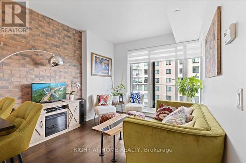 907 - 200 Inlet Private, Ottawa, ON - Indoor Photo Showing Living Room