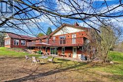 Long deck and Barbecue area - 