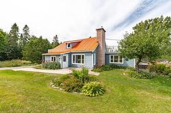 9065Z  - 9067Z Ch. Ladouceur  Sainte-Agathe-Des-Monts, QC J8C 3R8