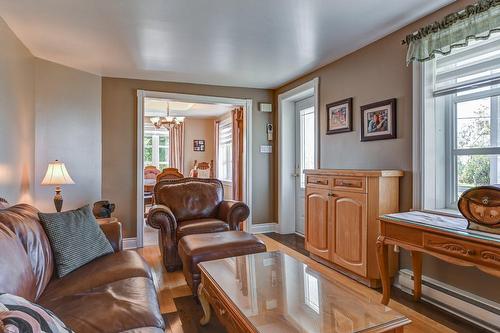 Salon - 1660  - 1662 Rue Principale, Saint-Cuthbert, QC - Indoor Photo Showing Living Room