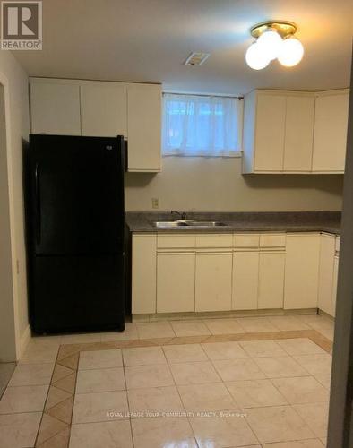 89 Bond Crescent, Richmond Hill, ON - Indoor Photo Showing Kitchen With Double Sink
