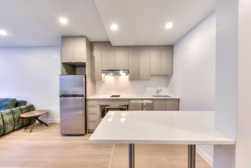 Kitchen - 205-3475 Rue Durocher, Montréal (Le Plateau-Mont-Royal), QC - Indoor Photo Showing Kitchen