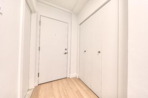 Hall d'entrée/Vestibule - 205-3475 Rue Durocher, Montréal (Le Plateau-Mont-Royal), QC - Indoor Photo Showing Other Room