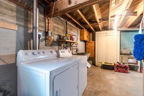 410 & 416 Ponderosa Heights, Lytton, BC - Indoor Photo Showing Laundry Room