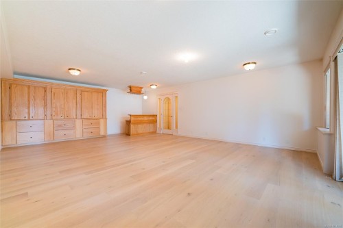 5030 Limberis Dr, Ladysmith, BC 