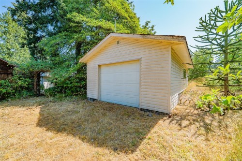 5030 Limberis Dr, Ladysmith, BC 