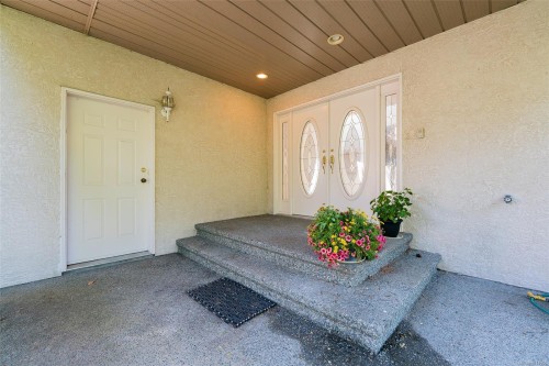 5030 Limberis Dr, Ladysmith, BC 