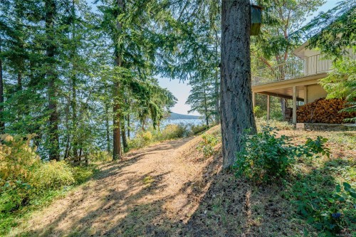 5030 Limberis Dr, Ladysmith, BC 