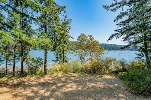 5030 Limberis Dr, Ladysmith, BC 