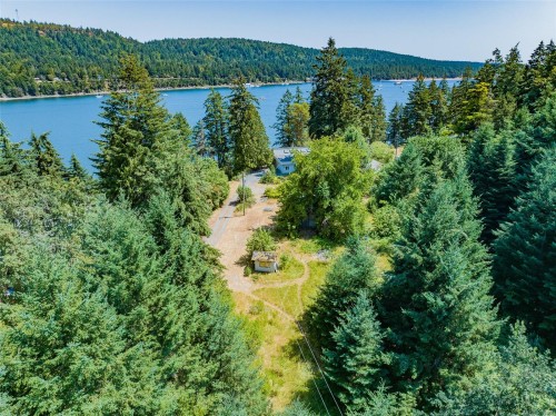 5030 Limberis Dr, Ladysmith, BC 