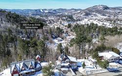 930 Rue du Boisé  Sainte-Adèle, QC J8B 1L2