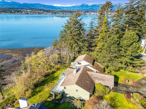 145 Manor Pl, Comox, BC 