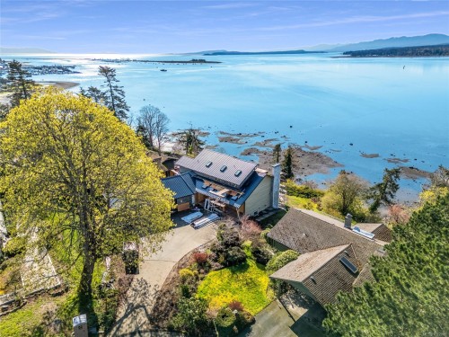 145 Manor Pl, Comox, BC 