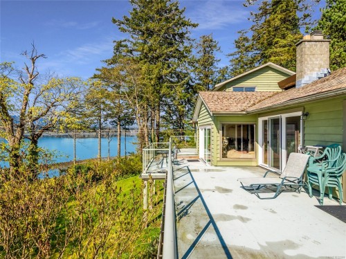 145 Manor Pl, Comox, BC 