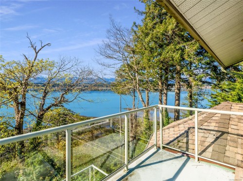 145 Manor Pl, Comox, BC 