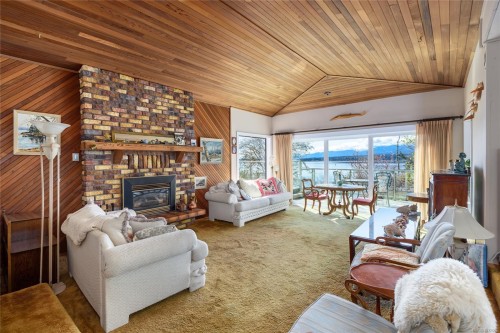 145 Manor Pl, Comox, BC 