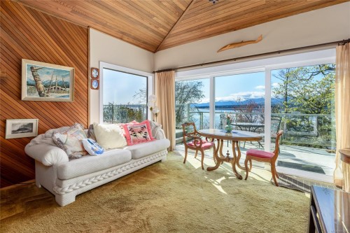 145 Manor Pl, Comox, BC 