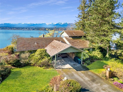 145 Manor Pl, Comox, BC 