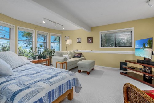 145 Manor Pl, Comox, BC 