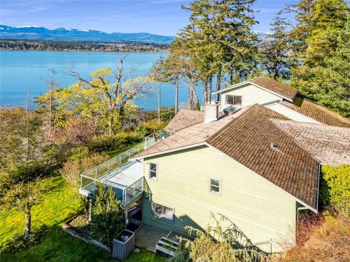 145 Manor Pl, Comox, BC 