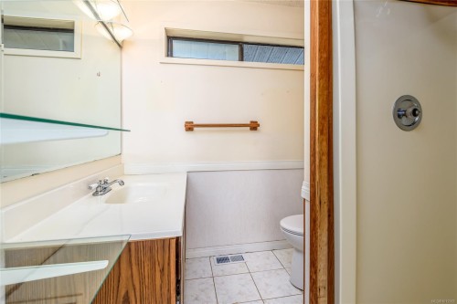 145 Manor Pl, Comox, BC 