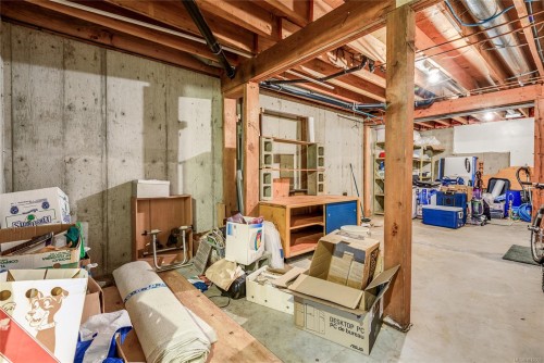 145 Manor Pl, Comox, BC 