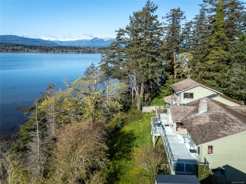 145 Manor Pl, Comox, BC 