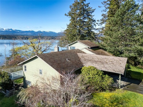 145 Manor Pl, Comox, BC 