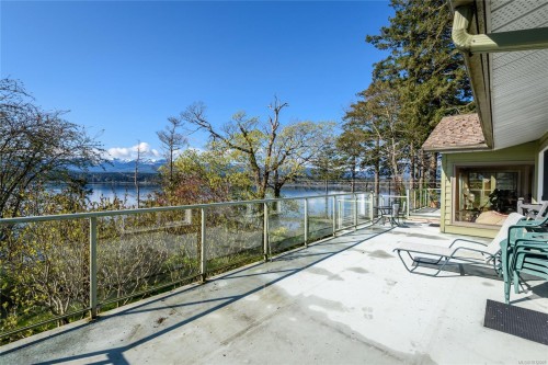 145 Manor Pl, Comox, BC 