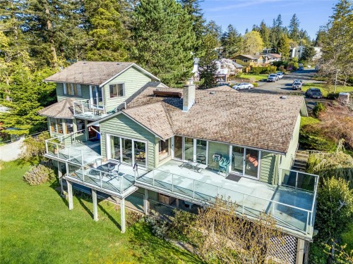 145 Manor Pl, Comox, BC 