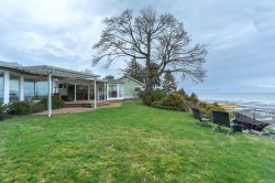 391 Bay Ave  Parksville, BC V9P 1E1