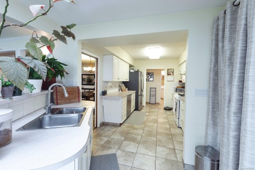 391 Bay Ave, Parksville, BC 